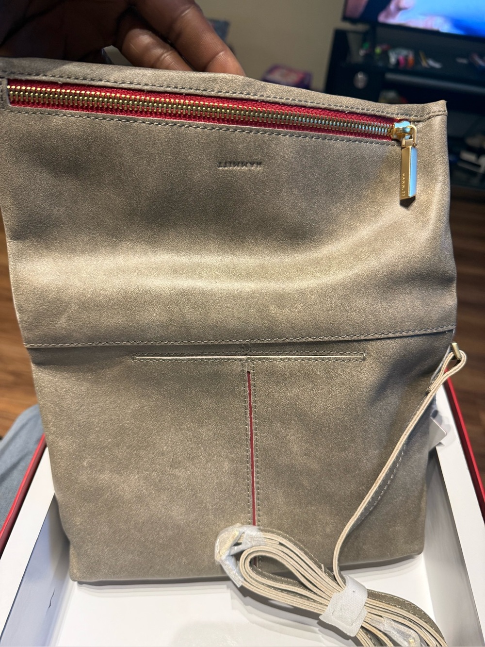 Zippered Leather Crossbody Clutch Hammit - Picture 6 of 8